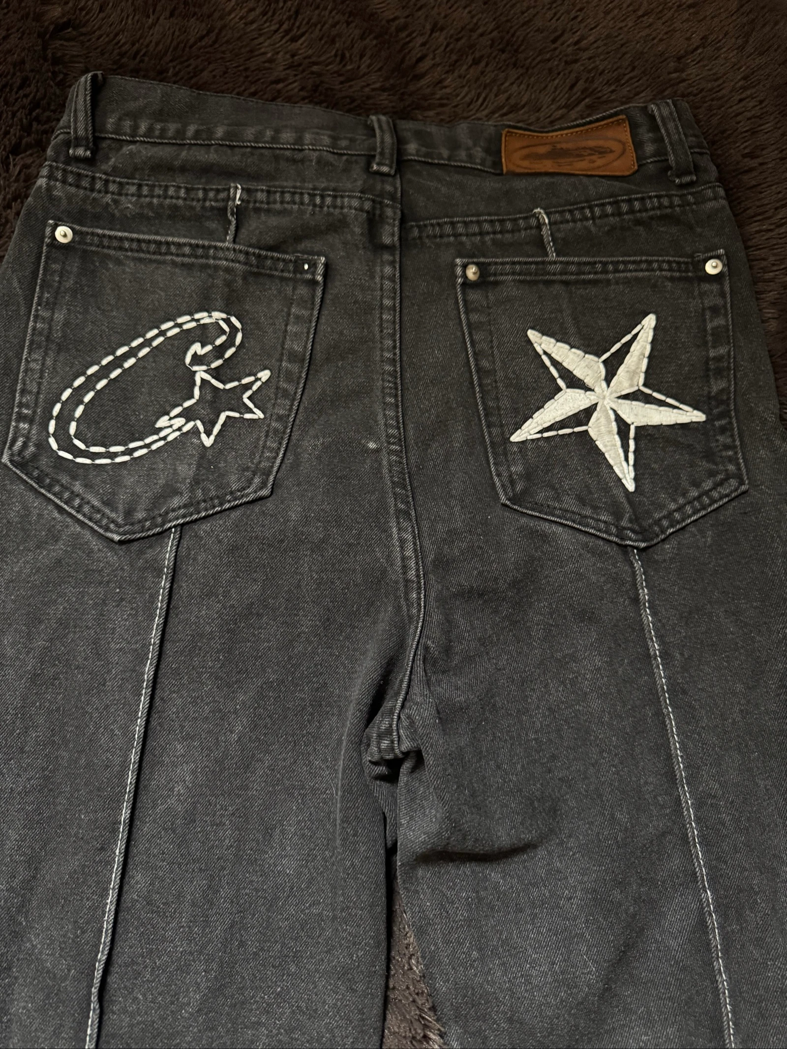 Distressed denim pants – photo 2